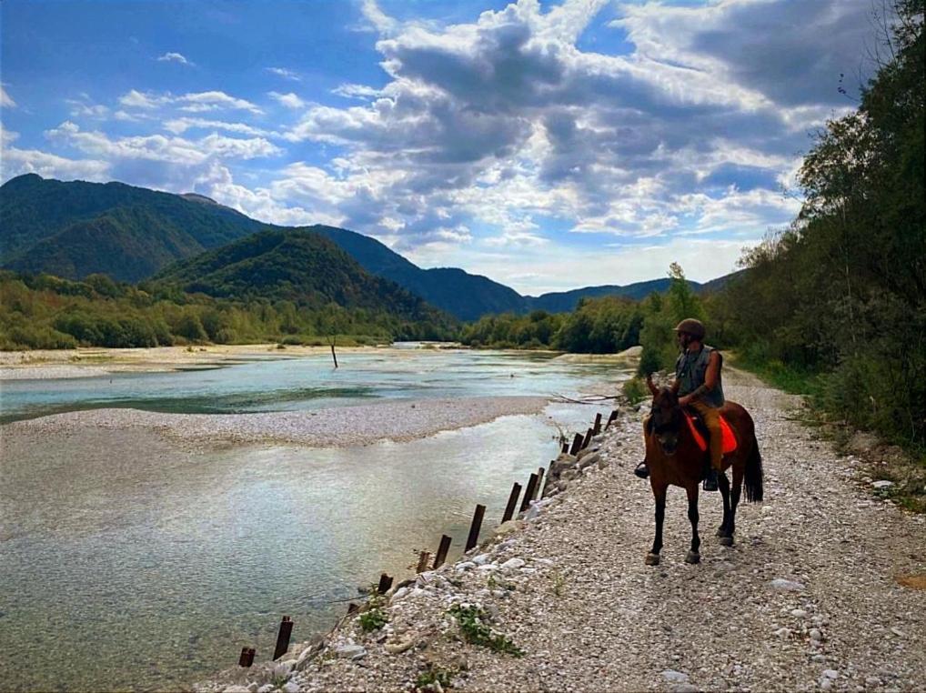Moksha Slovenia Tolmin Buitenkant foto